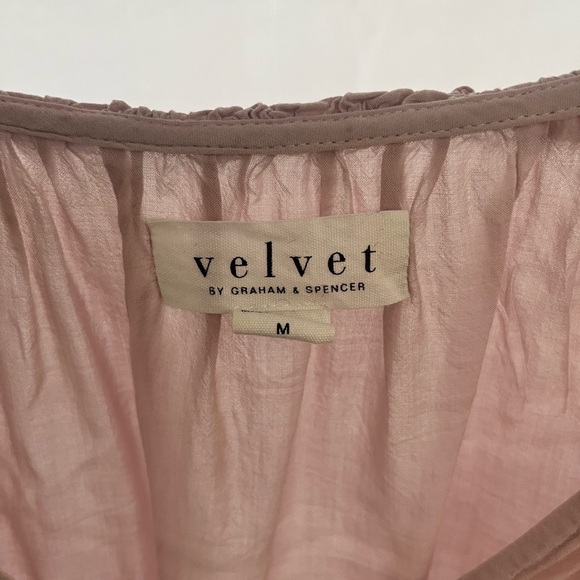 Women’s medium top lace at sleeves. - Picture 2 of 4